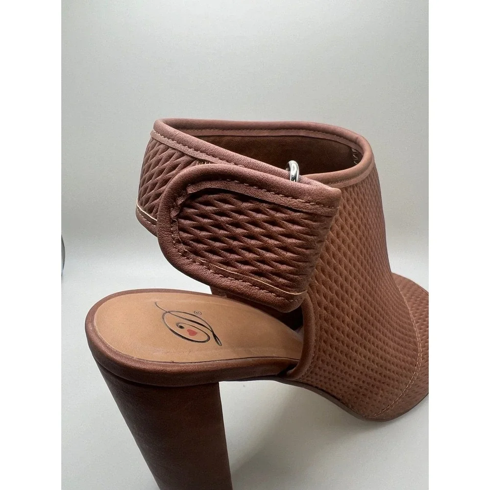 Women's‎ pumps size 7 beautiful quality and condition